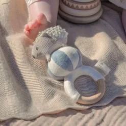 Baby Bello Henny De Egel Rammelaar - Sky Blue