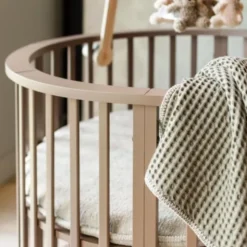Europe Baby Circa Ronde Box Pakketdeal - Chestnut | Pretura Boxmatras - Superior Wave | Kidsmill Boxmatras Hoes
