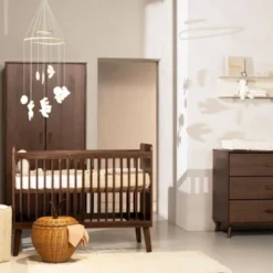 Europe Baby Olivia II Walnoot / Walnoot - Retro | Ledikant 60 x 120 + Commode