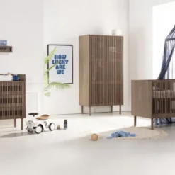 Kidsmill Dai Babykamer Walnoot | Ledikant 120 x 60 cm + Commode