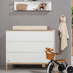 Kidsmill Intense II Babykamer Mat Wit / Eiken | Ledikant 60 x 120 cm + Commode