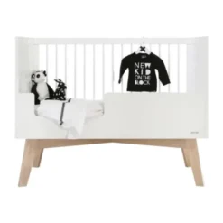 Kidsmill Sixties Babykamer Wit Mat / Naturel | Bed 60 x 120 cm + Commode + Kast 2-Deurs