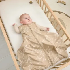Meyco Baby Branches baby slaapzak heupdysplasie - sand - 70cm | Babypark