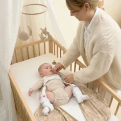 Meyco Baby Branches baby slaapzak heupdysplasie - sand - 70cm | Babypark